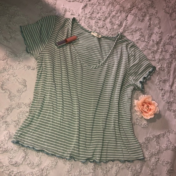 Cute Top - Picture 2 of 2